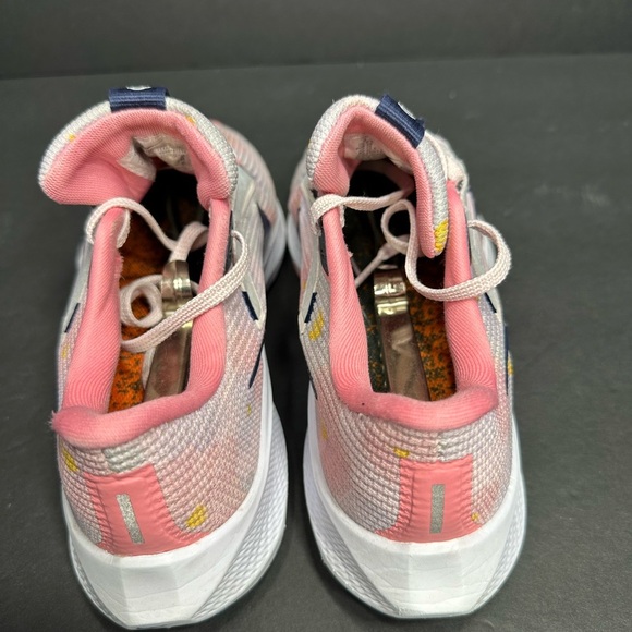 Nike Women's Pink and White Running Shoes size 8 pre owned Exellent condition - Picture 6 of 6